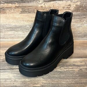 Cushionaire Women's Dive Slip On Chelsea Boot in Black New C5
